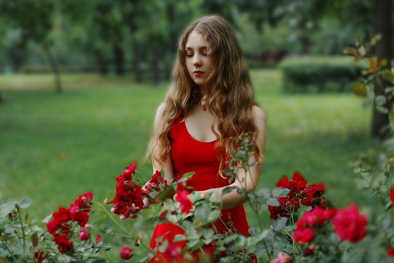 7 Ways to Attract a Guy Without Your Looks